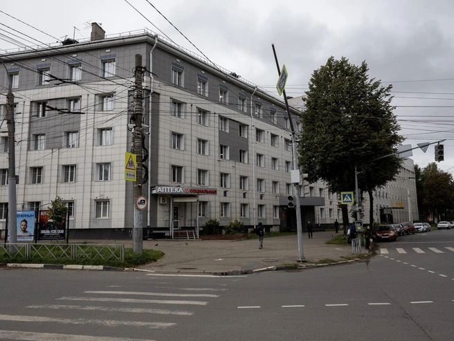 В здании на улице Советской, 69 расположился правительственный квартал — здесь сидят чиновники нескольких министерств | Источник: Александр Куренной / 76.RU