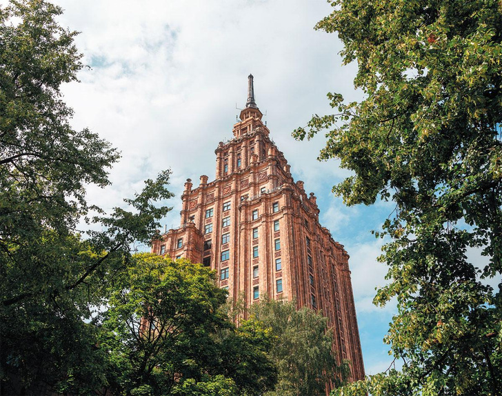Невероятная архитектура СССР: где еще в мире можно встретить сталинские высотки