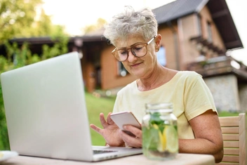 Не отпуском единым: 5 онлайн-курсов, которые скрасят ваше лето