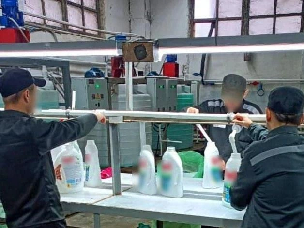 Мощность цеха позволяет выпускать до 360 тысяч литров продукции ежегодно. | Источник: ГУФСИН по Челябинской области