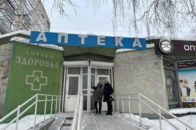 Екатеринбуржцы часами стоят в очередях за лекарствами