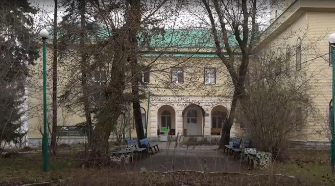 Депутат Ирина Шведова поздравила подопечных пансионата «Золотая пора» с Пасхой | Источник: Самарское региональное отделение Политической партии ЛДПР