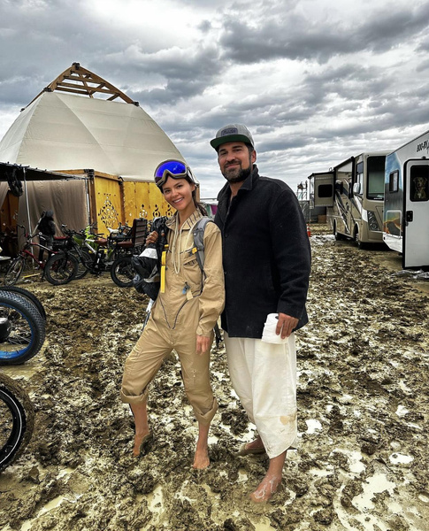 Буря в пустыне: знаменитый фестиваль Burning Man затопило