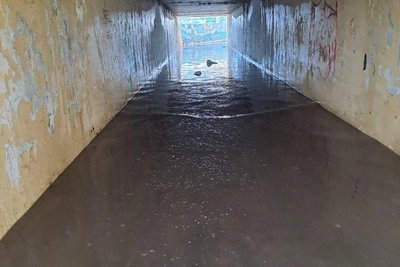 Тюменцы жалуются на затопленный переход на Московском тракте