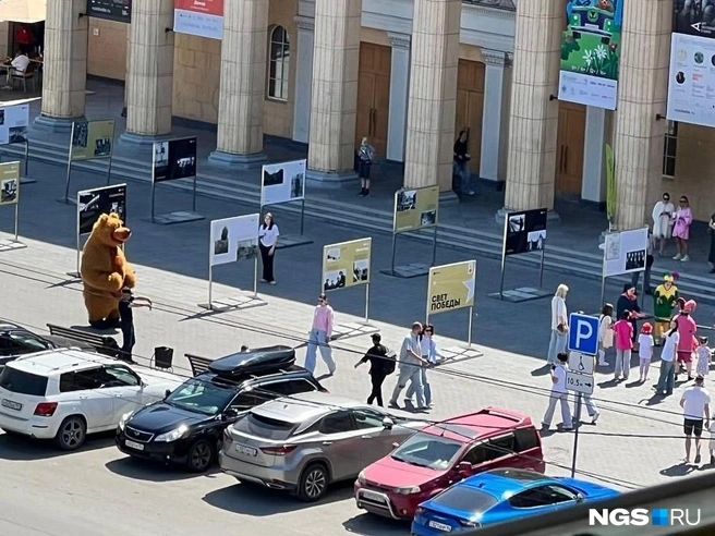 Новосибирцы пришли на праздник к «Победе» | Источник: Настасья Медведева / NGS.RU
