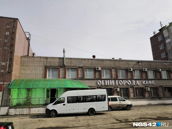 Возможно, на этом месте попробуют открыть еще один общепит | Источник: Игорь Епифанцев / NGS42.RU