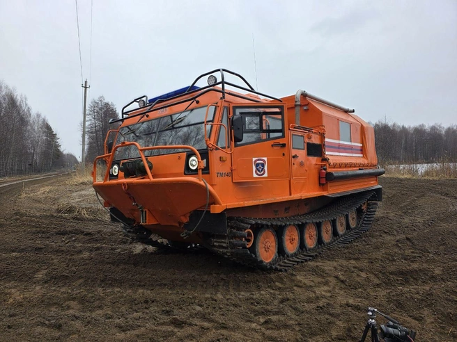 Телеведущий Иван Зенкевич снимает в Кургане обзор на вездеход «ТМ-140» | Источник: Иван Зенкевич PRO автомобили / t.me 