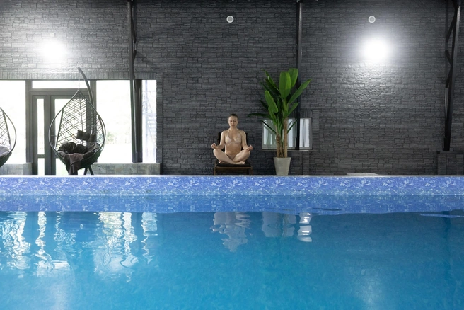 Среди многочисленных преимуществ парк-отеля — разнообразный spa-центр с бассейнами, банями и саунами | Источник: парк-отель «Карповка»