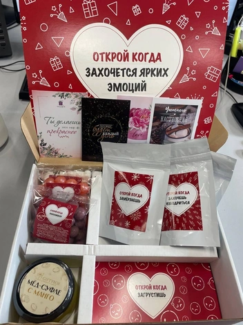 Сборные подарки выручают мужчин, которые поздравляют коллег | Источник: читатель NN.RU