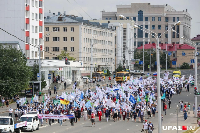 Из-за шествия в Уфе перекрыли улицу Заки Валиди