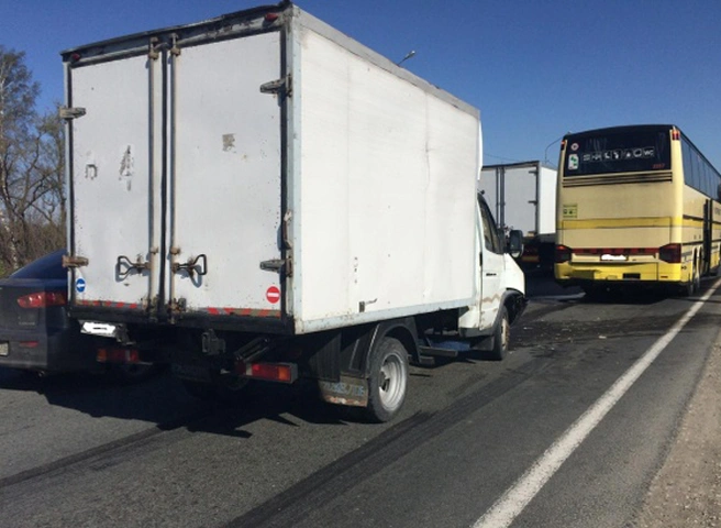 В столкновении автобуса и «Газели» на трассе М5 под Рязанью пострадал юноша | ya62.ru