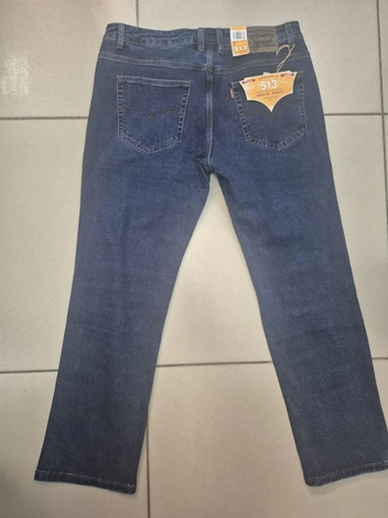 Джинсы, созданные по мотивам вечного классического силуэта Levis, 1990 рублей | Источник: магазин «Джинс 990»