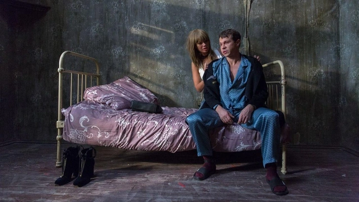 7 фильмов и сериалов, где у героев в один момент рушится вся жизнь | Источник: кадр из сериала «Домашний арест» (2018)