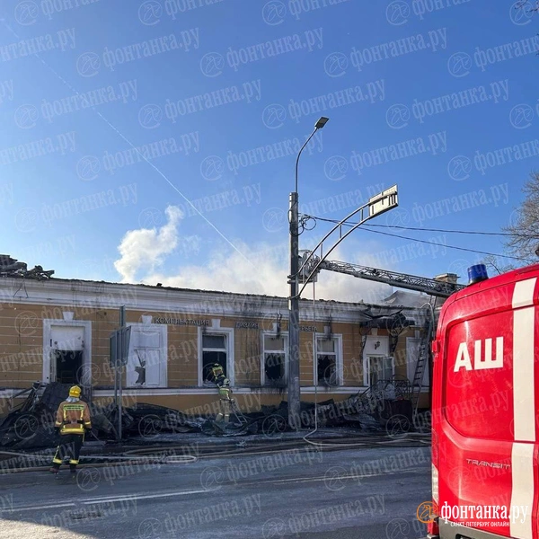 Последствия серьезного пожара в доме 8 по Уральской улице в Петербурге | Источник: «Фонтанка.ру»
