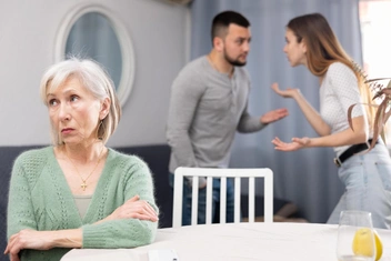 «Нашему браку уже полтора года, дочери — год, а свекровь до сих не может меня принять»