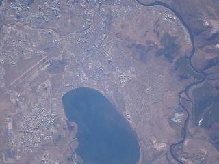 Родная страна тоже под прицелом фотоаппарата. На снимке — Чита | Источник: Сергей Рыжиков / Госкорпорация «Роскосмос»
