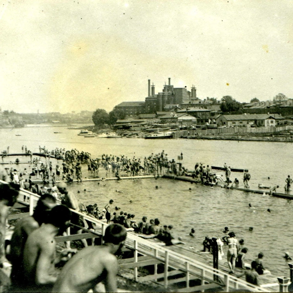 Пляж в Пресненском районе Москвы, 1930-е | Источник: Pastvu