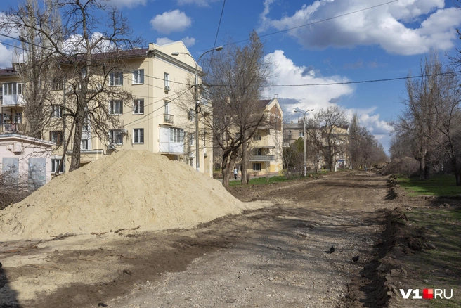 Начало работ по сносу прежнего бульвара уже в самом разгаре | Источник: Константин Завриков / V1.RU