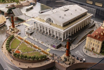 Вид на Стрелку Васильевского острова и здание Биржи, Санкт-Петербург | Источник: ANTON MARCHENKOV / Пресс-служба «Царь-макета»