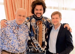 Филипп Киркоров устроил экскурсию по роскошному особняку