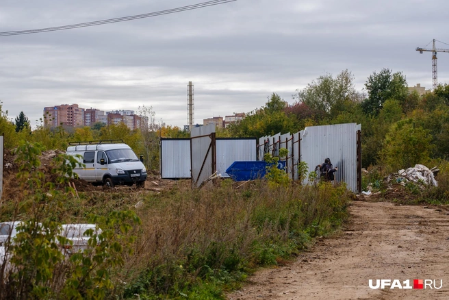 Возводят забор | Источник: Булат Салихов / UFA1.RU