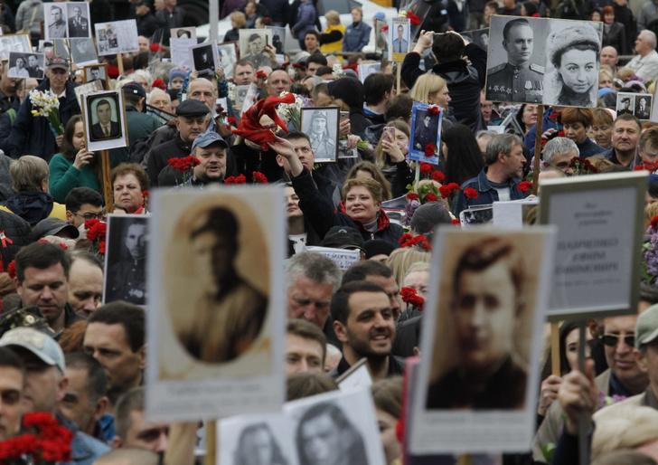 Российские звезды поздравили страну с 9 мая и вспомнили истории своих предков