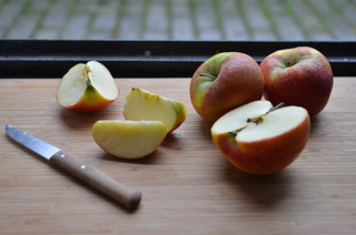 Фото №4 - Нутрициолог Ковалевская объяснила, можно ли есть с косточками яблоки, гранат и другие фрукты