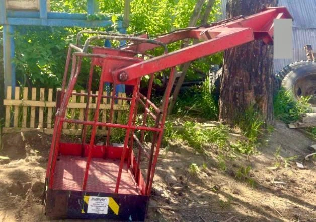 Люлька сорвалась с 7-метровой высоты. В Шелехове погиб один из рабочих, спиливавших деревья | Источник: «Следком38» / Telegram