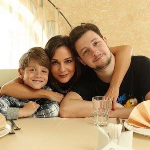 Татьяна Буланова со своими сыновьями Никитой и Александром