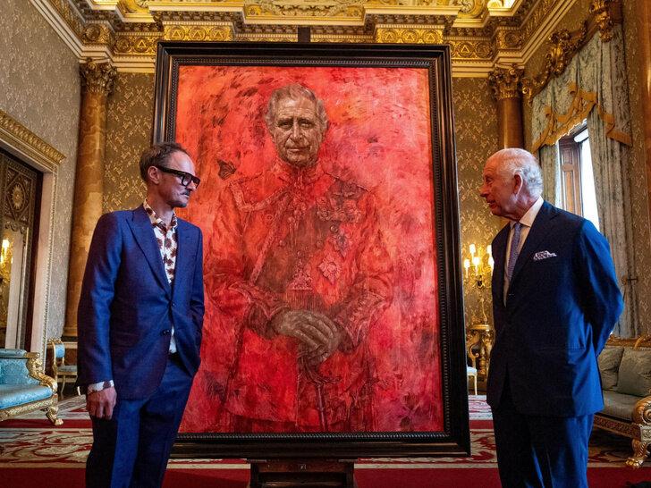 Король Карл III и художник Джонатан Йео