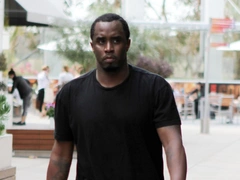 Один спортивный костюм, библия и 300 минут на звонки близким: как живет P.Diddy за решеткой