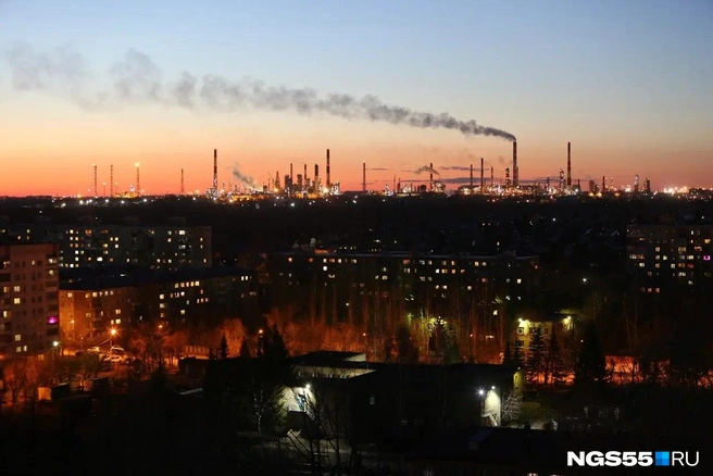 Омский НПЗ способен перерабатывать почти два миллиона тонн нефти в месяц | Источник: Евгений Софийчук / NGS55.RU