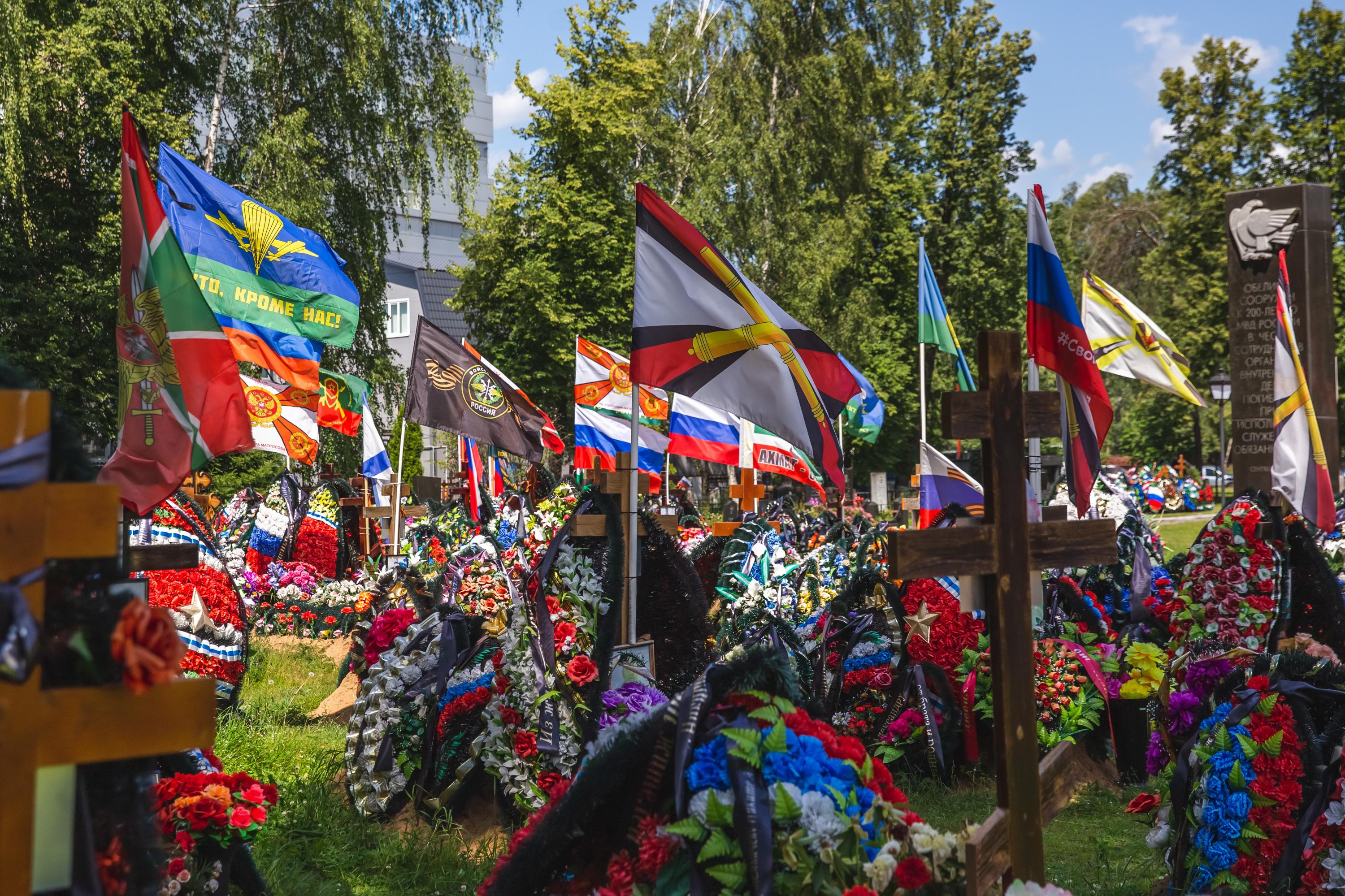 Воинское кладбище на улице Угличская: где хоронят погибших участников СВО в  Ярославле - 7 июля 2023 - 76.ру