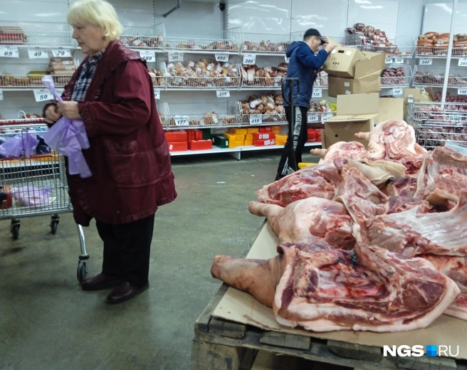 Даже магазины сети «Светофор» сегодня выглядят менее брутально (фото 2023 года) | Источник: Стас Соколов / NGS.RU