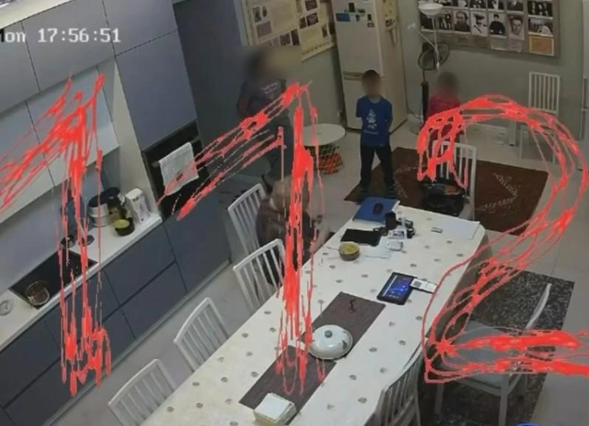 Одну из дочерей, обвинивших отца-бизнесмена, в издевательствах упекли в социальный центр | Источник: 112 / T.me