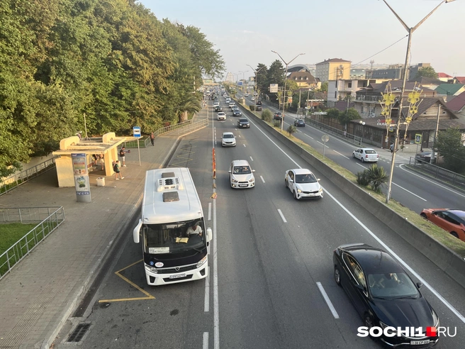 Мэр Сочи заявил о необходимости создания перехватывающих парковок после открытия обхода Адлера | Источник: Анна Грицевич / SOCHI1.RU