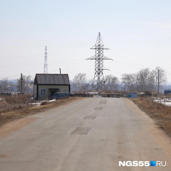 Дорога на Красногорский гидроузел проходит через село Красная Горка в Омском районе  | Источник: Евгений Софийчук / NGS55.RU 