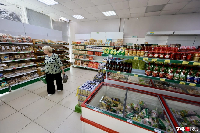 В магазинах продают продукцию холдинга — от муки до колбасных изделий и молока | Источник: Наталья Лапцевич