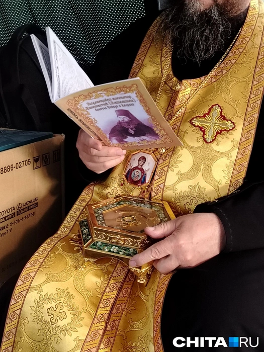 С собой в лодках крестоходцы везут святые мощи и иконы Святителя Иннокентия Иркутского и Преподобного Серафима Саровского | Источник: Дарья Харламова / «Чита.Ру»