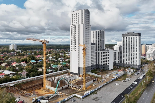 Несколько секций в квартале улиц Бакинских Комиссаров, Кировградской, Калинина и Соснового переулка уже построены, еще две сдадут в I квартале 2027 года | Источник: PRINZIP