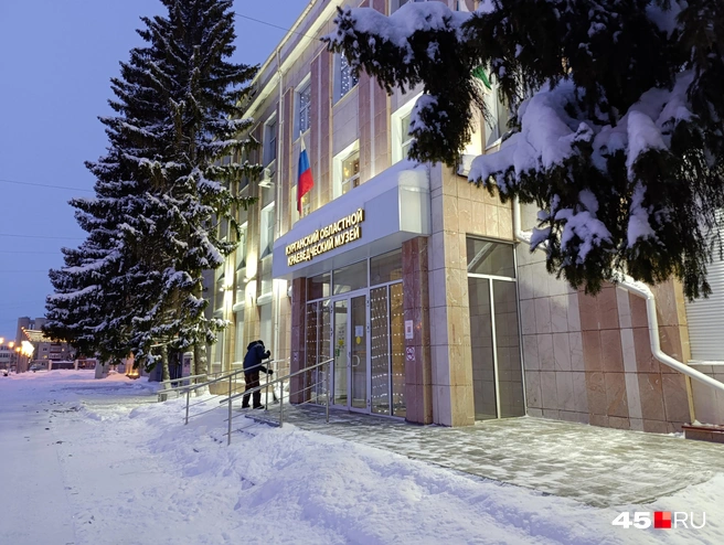 Люди уже вышли работать | Источник: Надежда Тихомирова / 45.RU