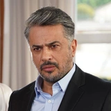 <p>Эмре Алтуг </p>