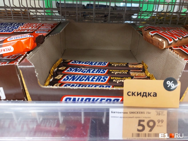 В «Пятёрочке» и «Перекрёстке» Snickers скоро будет не купить | Источник: Дмитрий Емельянов / E1.RU