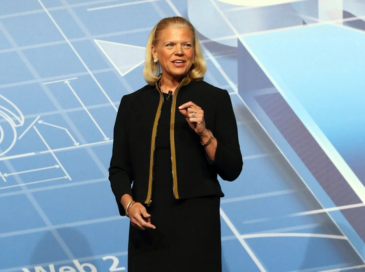 Джинни Рометти выступает с речью на третьем дне Mobile World Congress, 26 февраля 2014 год