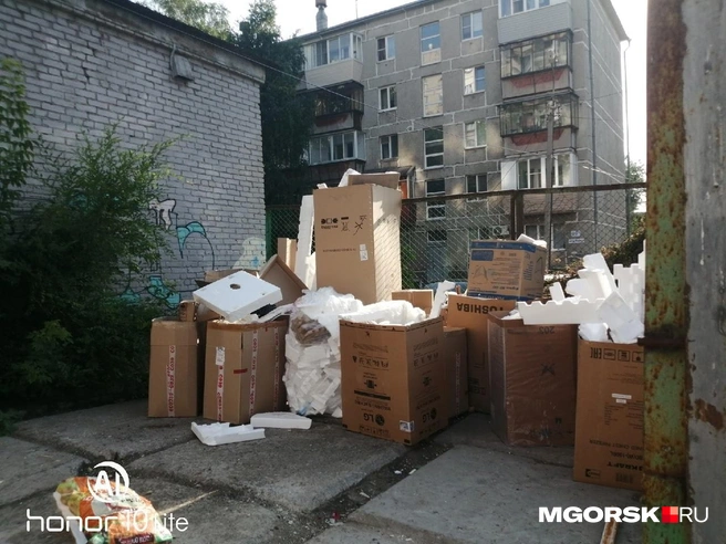 Предприниматели всегда оставляют мусор в одном месте | Источник: читатель MGORSK.RU