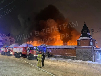 Кадры пожара на рынке в Сергиевом Посаде | Источник: Репортер Андрей Трофимов / T.me