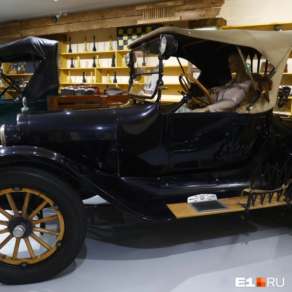 Этот Dodge привезли из Америки | Источник: Владислав Лоншаков / E1.RU