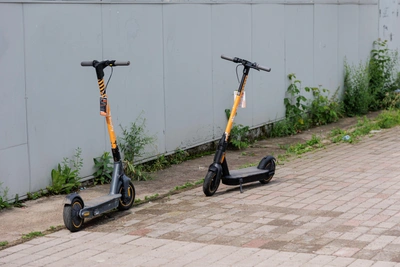 Две красноярки на электросамокате сбили 10-летнюю девочку