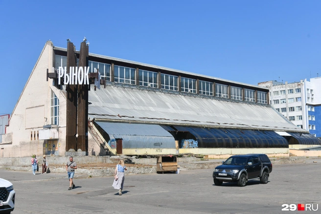 Здание освободили в апреле, но с тех пор никаких работ в нем не замечали | Источник: Иван Митюшёв / 29.RU