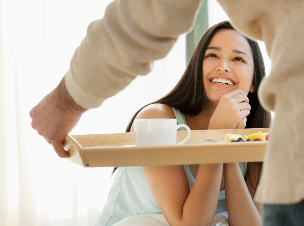 Завтрак в постель: 5 рецептов, чтобы порадовать любимого человека | marieclaire.ru